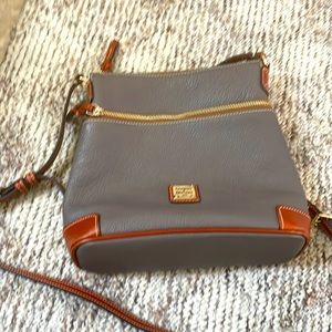 NEW WITHOUT TAG- DOONEY AND BOURKE LEATHER CROSSBODY